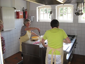 Die Heimatfreundinnen sorgen für den Kuchen