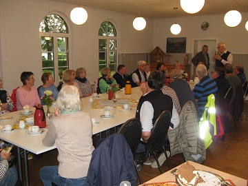 Radtour Lohe: an der Kaffeetafel